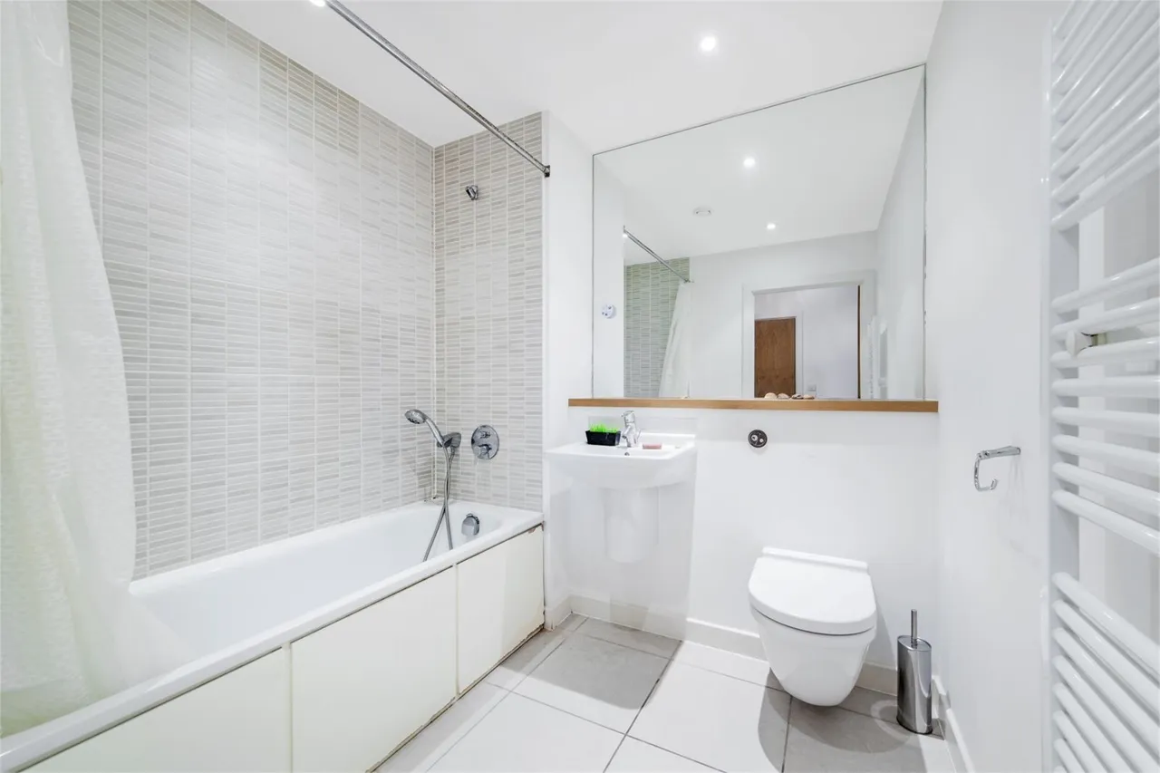 Commercial Road, Limehouse, E14, photo 10