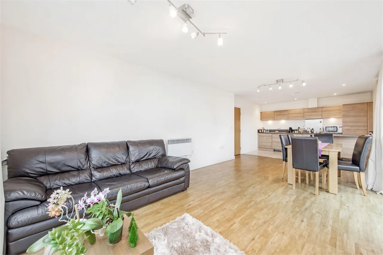 2 bed flat to rent, Commercial Road, Limehouse, E14