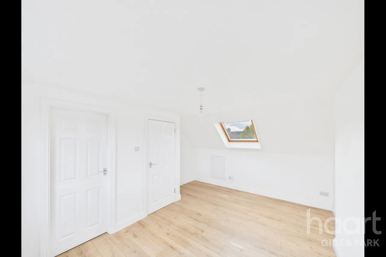 Northumberland Avenue, Hornchurch, RM11, photo 16