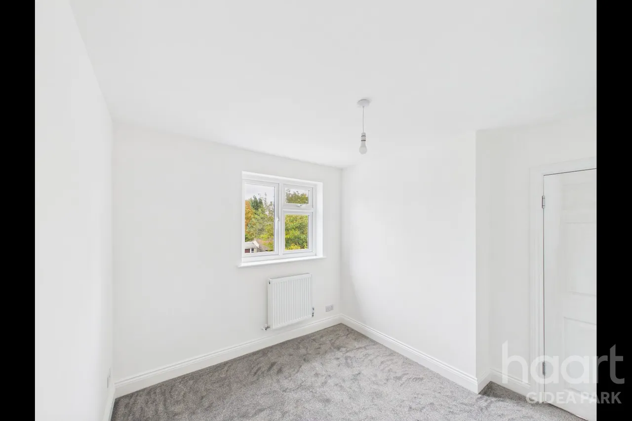Northumberland Avenue, Hornchurch, RM11, photo 11