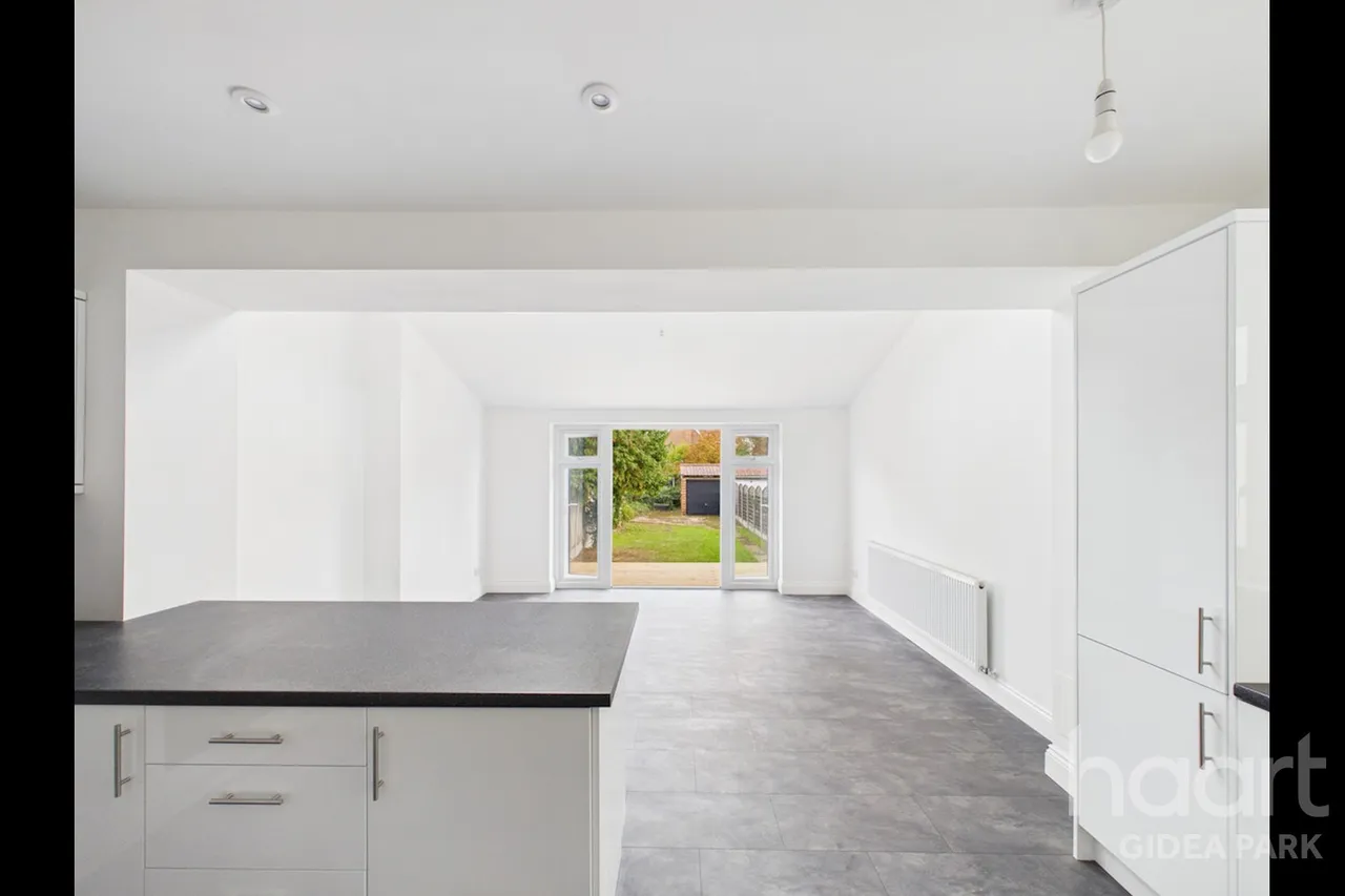 Northumberland Avenue, Hornchurch, RM11, photo 3