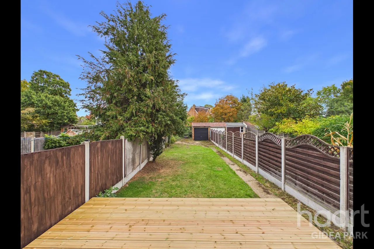 Northumberland Avenue, Hornchurch, RM11, photo 2