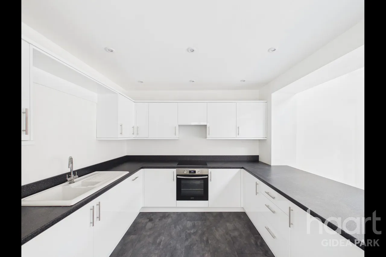 Northumberland Avenue, Hornchurch, RM11, photo 5