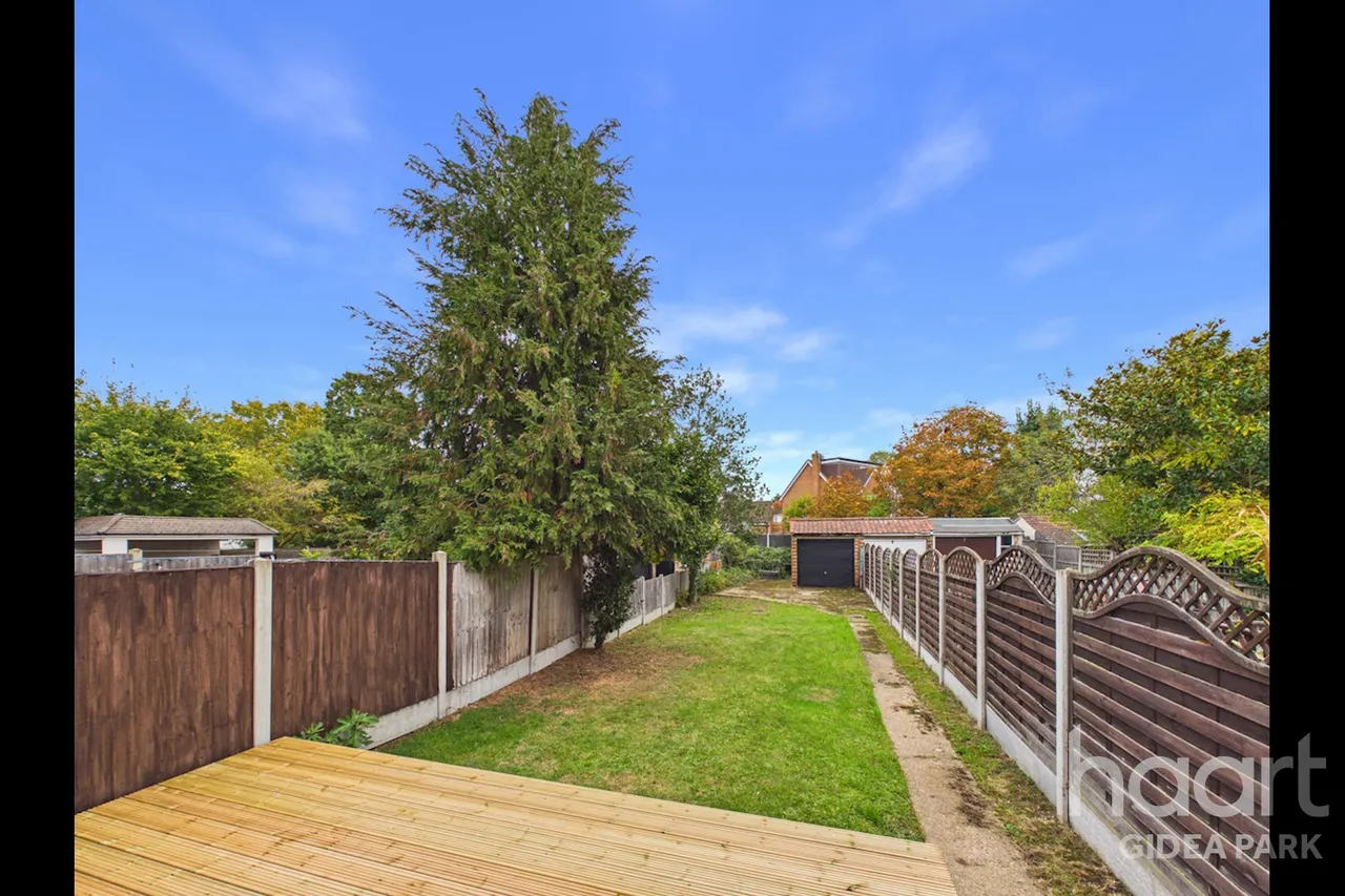 Northumberland Avenue, Hornchurch, RM11, photo 17