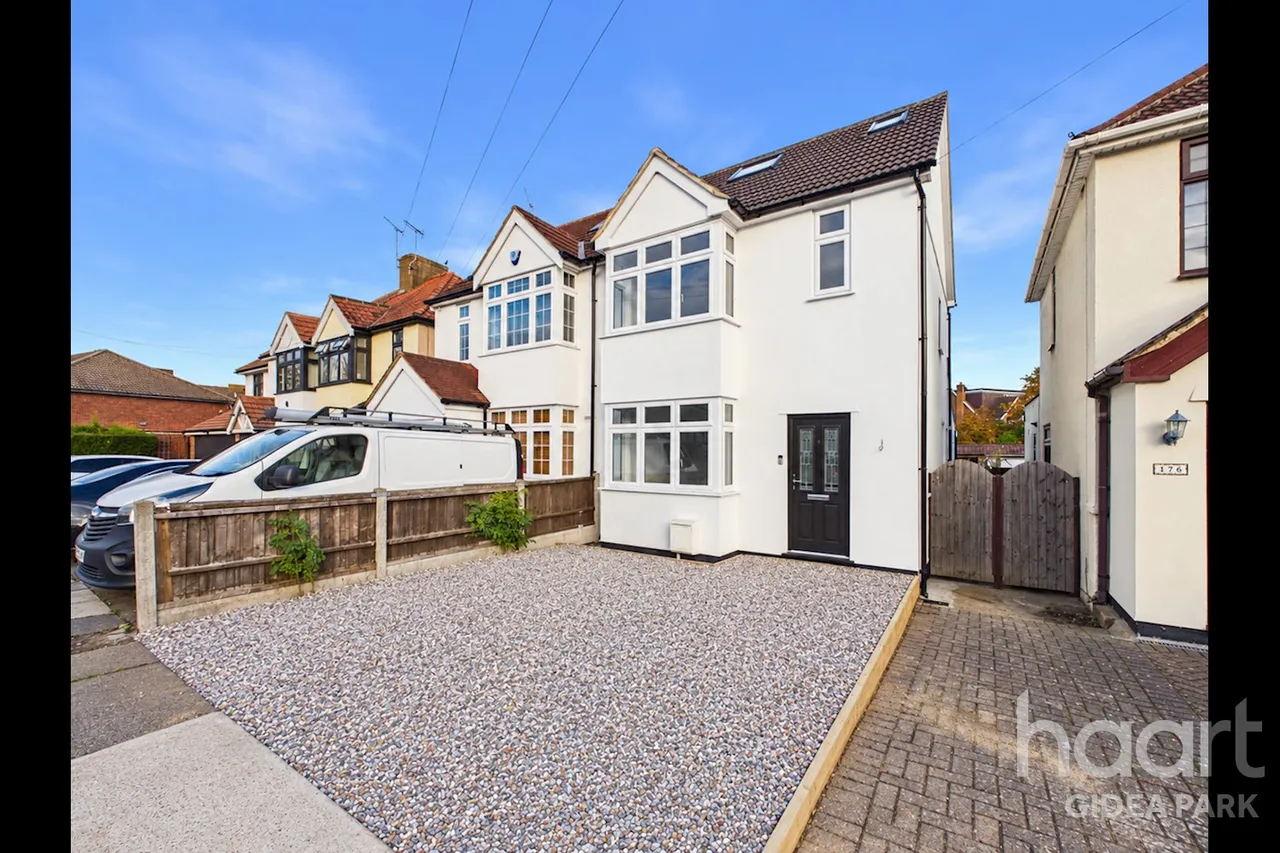 3 bed house for sale, Northumberland Avenue, Hornchurch, RM11