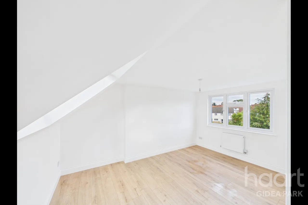 Northumberland Avenue, Hornchurch, RM11, photo 14