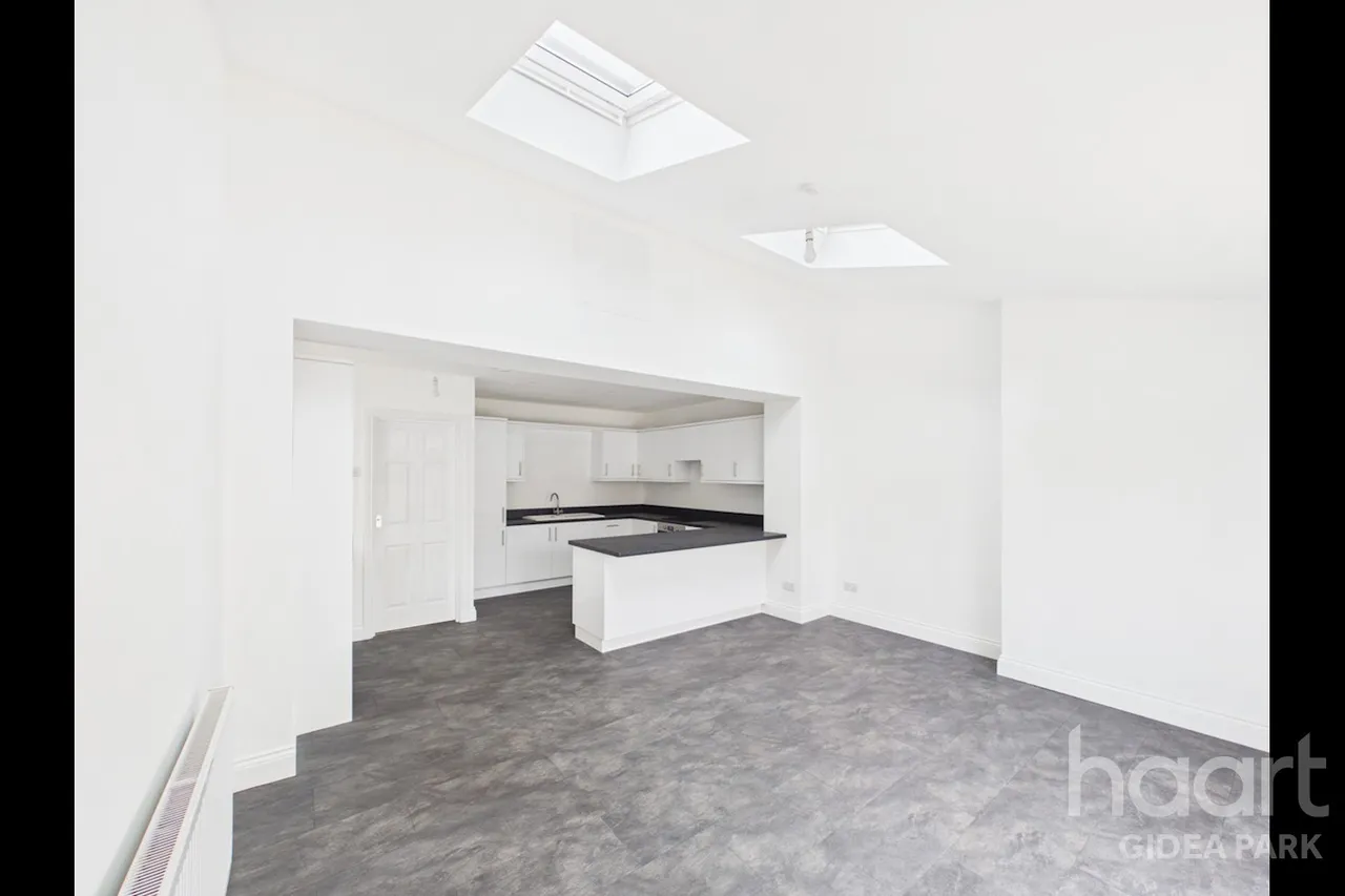 Northumberland Avenue, Hornchurch, RM11, photo 7