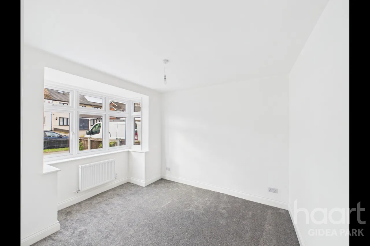 Northumberland Avenue, Hornchurch, RM11, photo 8