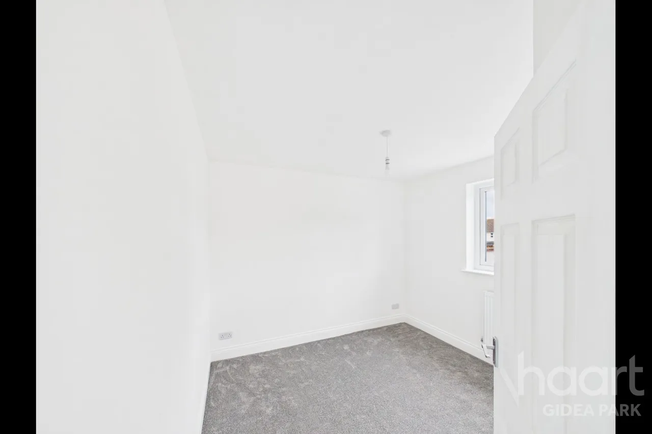 Northumberland Avenue, Hornchurch, RM11, photo 9
