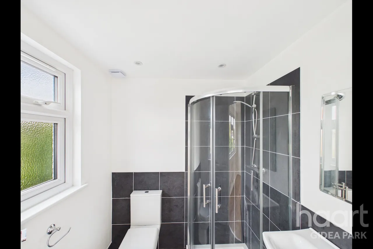 Northumberland Avenue, Hornchurch, RM11, photo 15