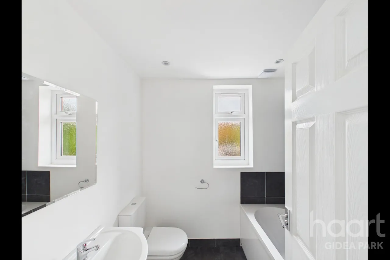 Northumberland Avenue, Hornchurch, RM11, photo 12