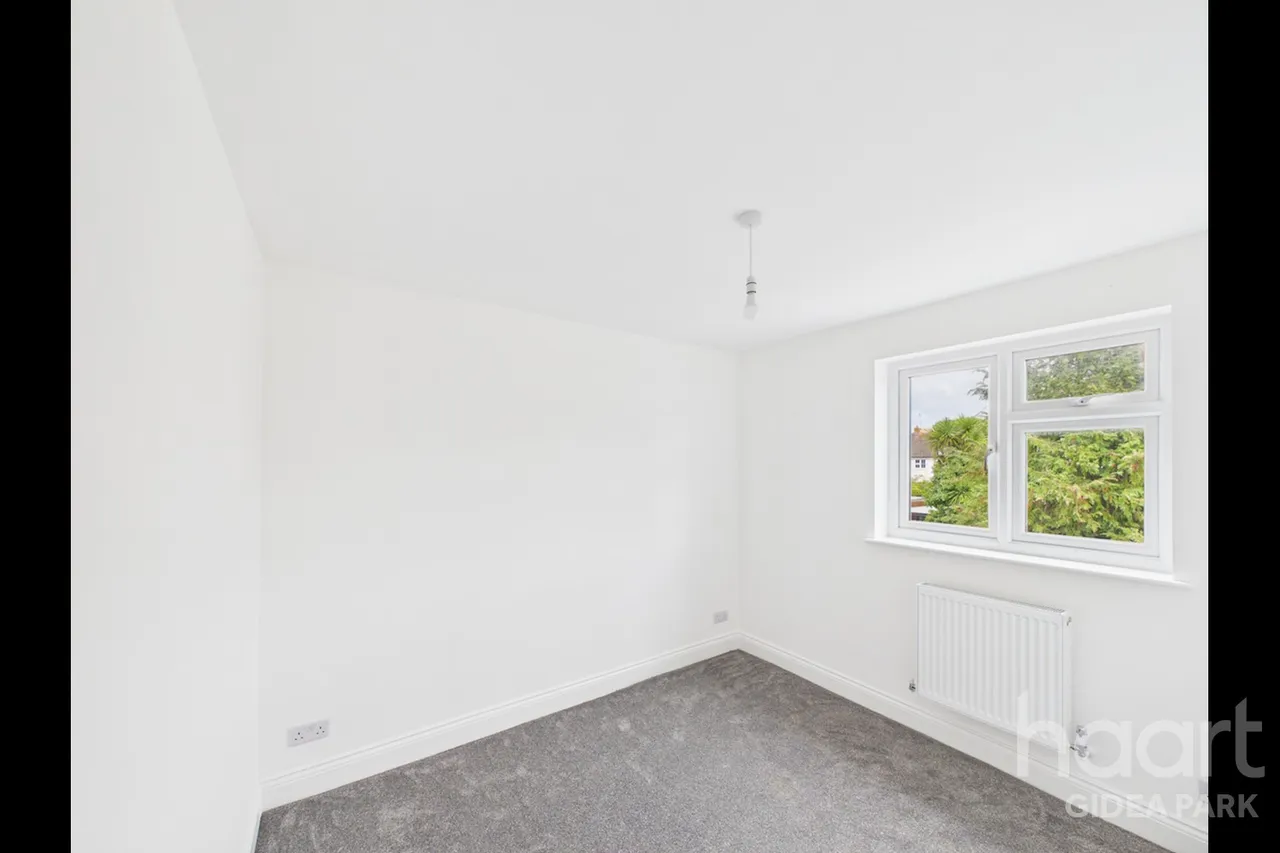 Northumberland Avenue, Hornchurch, RM11, photo 10