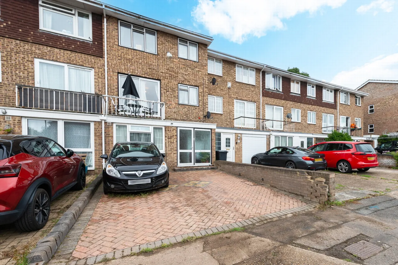 5 bed house for sale — Belgravia Gardens, Bromley, BR1 4TB
