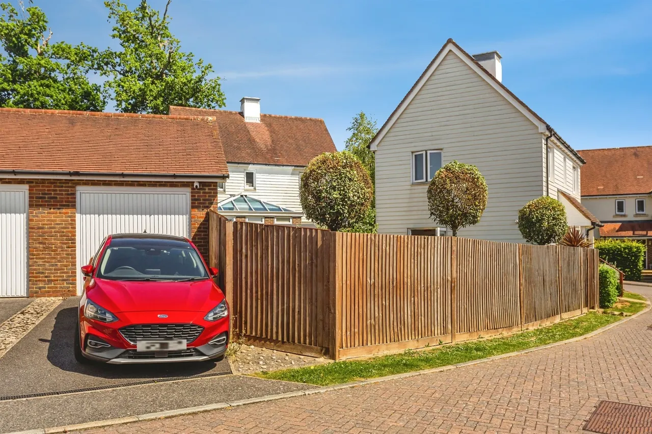 Hardham Close, Haywards Heath, RH16, photo 3