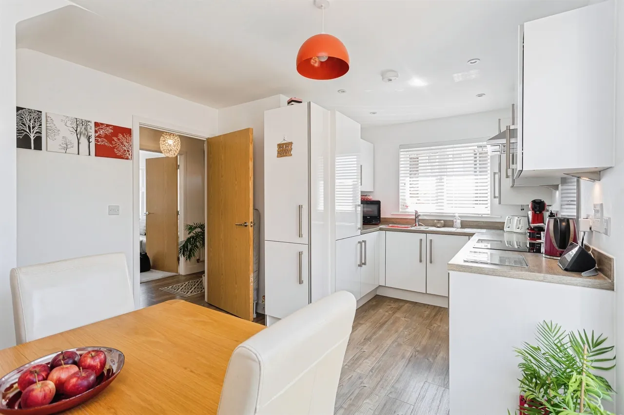 Hardham Close, Haywards Heath, RH16, photo 5