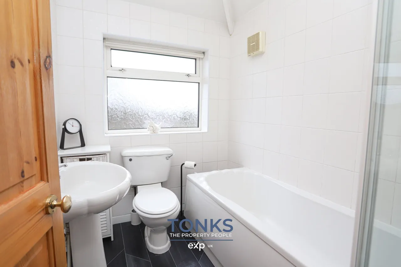 Hillside Avenue, Rowley Regis, B65, photo 17