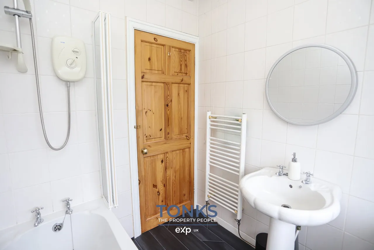 Hillside Avenue, Rowley Regis, B65, photo 18