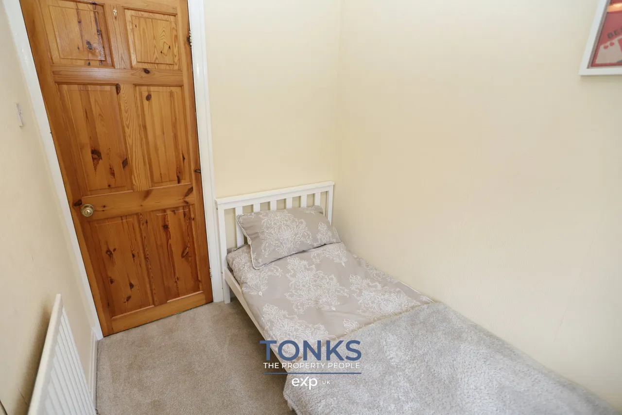 Hillside Avenue, Rowley Regis, B65, photo 14
