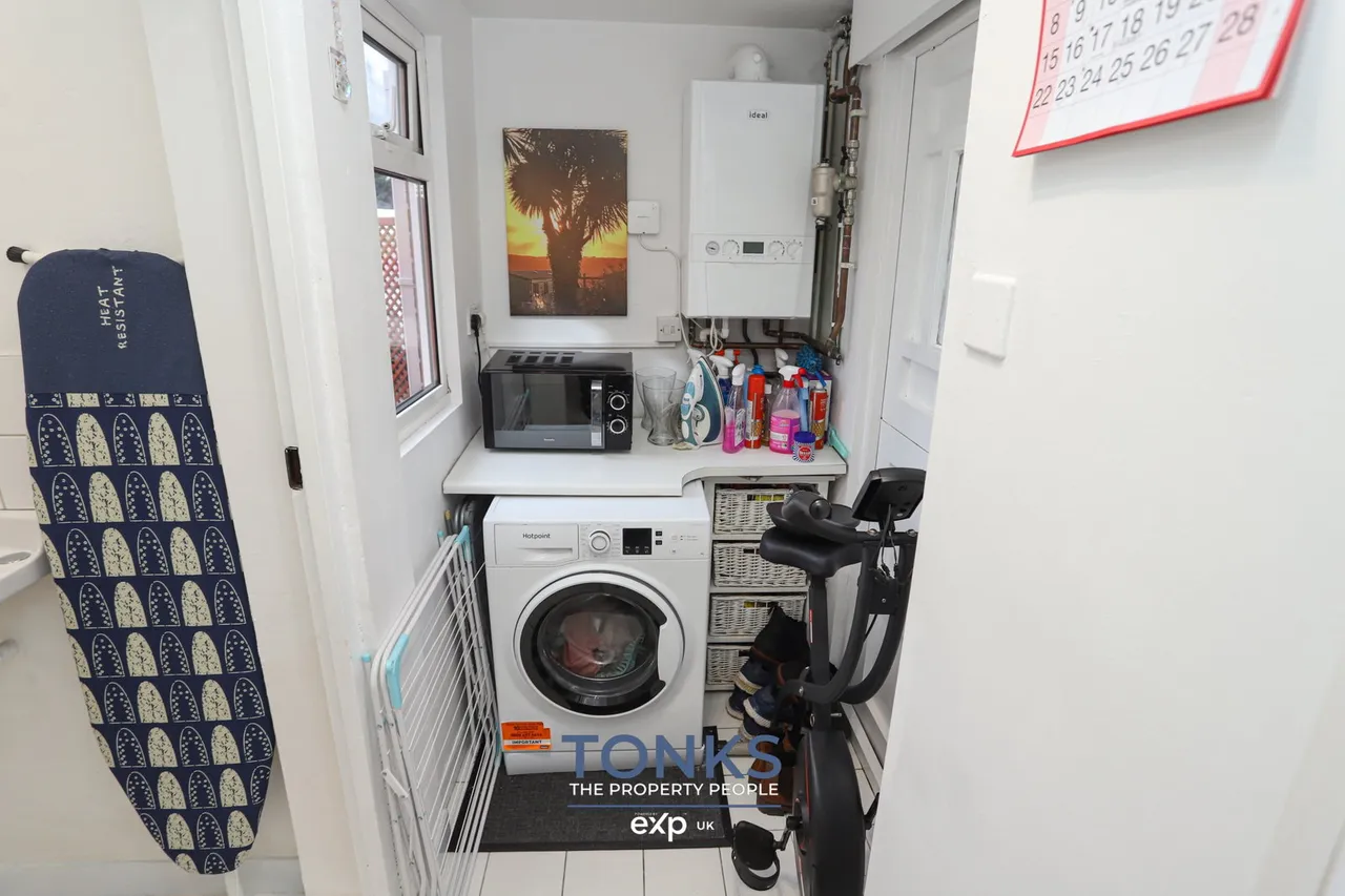 Hillside Avenue, Rowley Regis, B65, photo 7