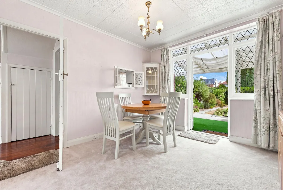 Highland Avenue, Loughton, IG10, photo 13