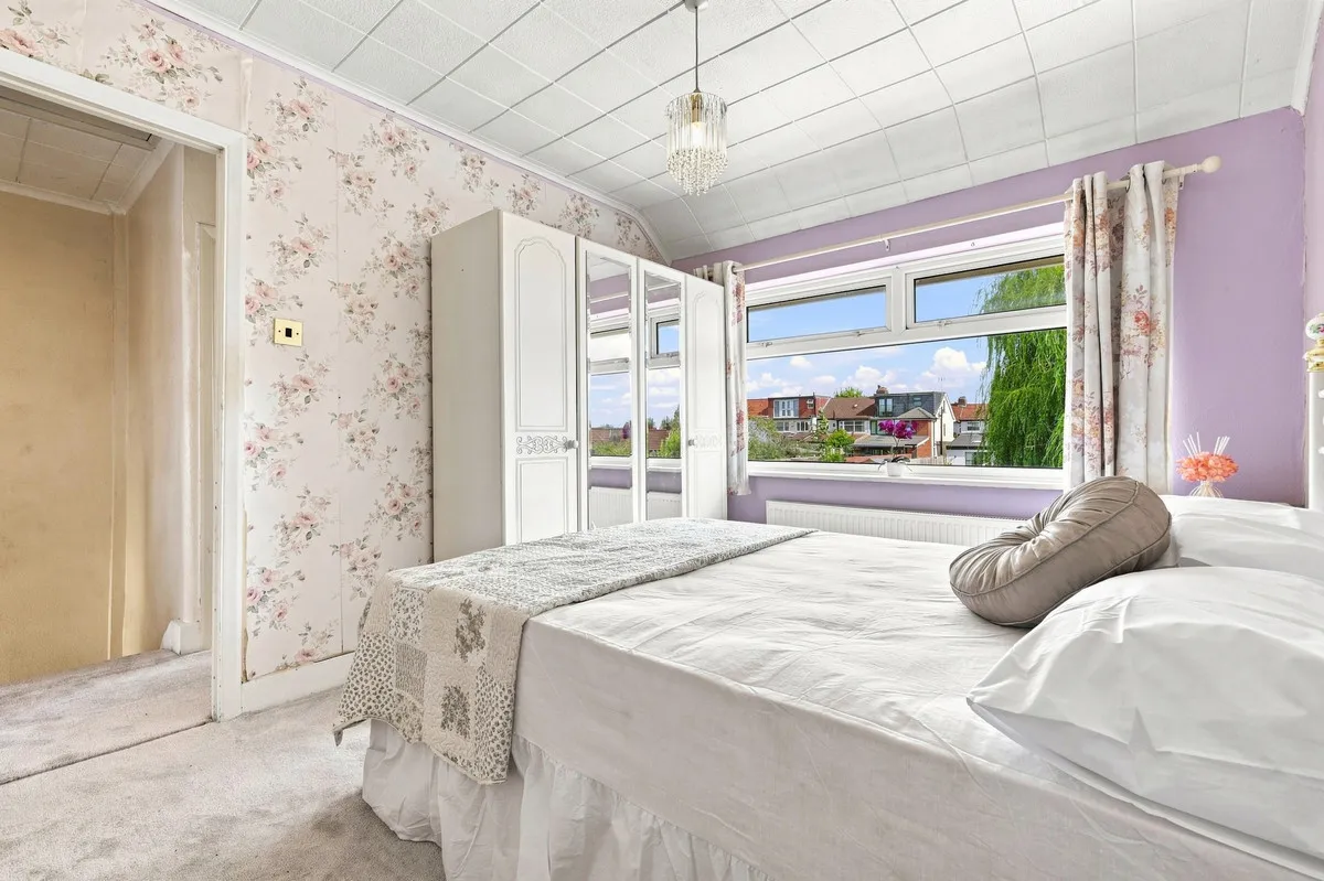 Highland Avenue, Loughton, IG10, photo 18