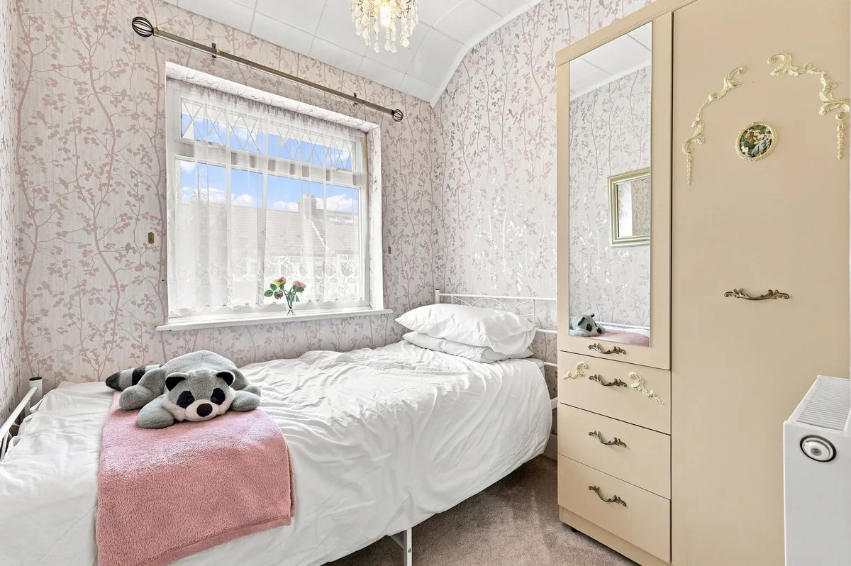 Highland Avenue, Loughton, IG10, photo 19