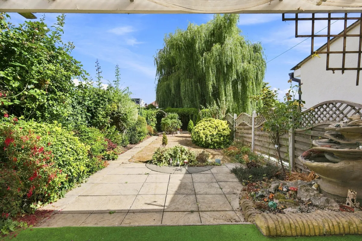 Highland Avenue, Loughton, IG10, photo 20