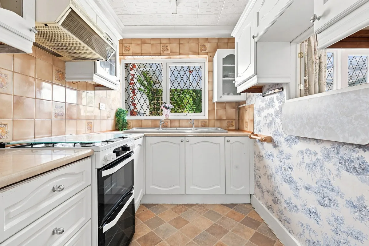 Highland Avenue, Loughton, IG10, photo 8