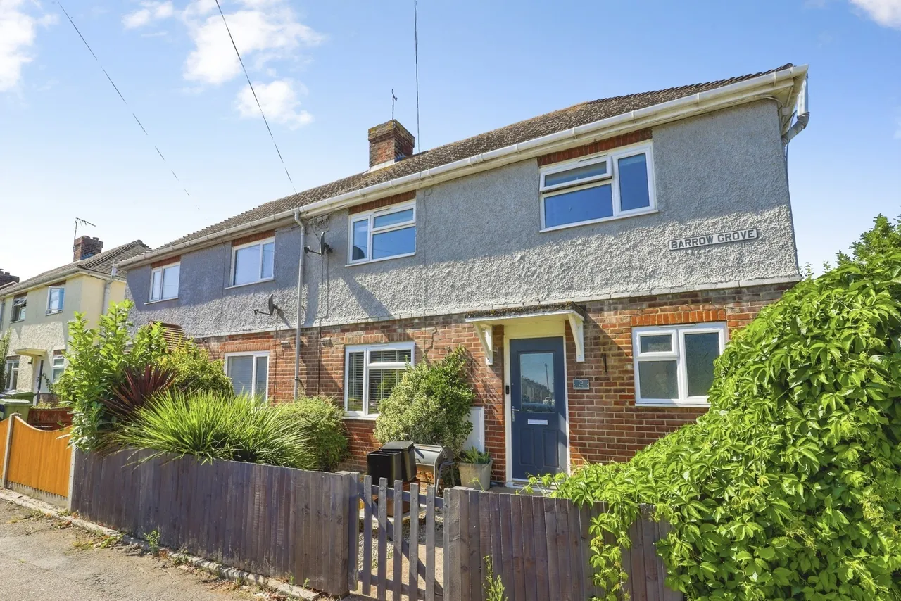 3 bed house for sale — Barrow Grove, Sittingbourne, Kent, ME10