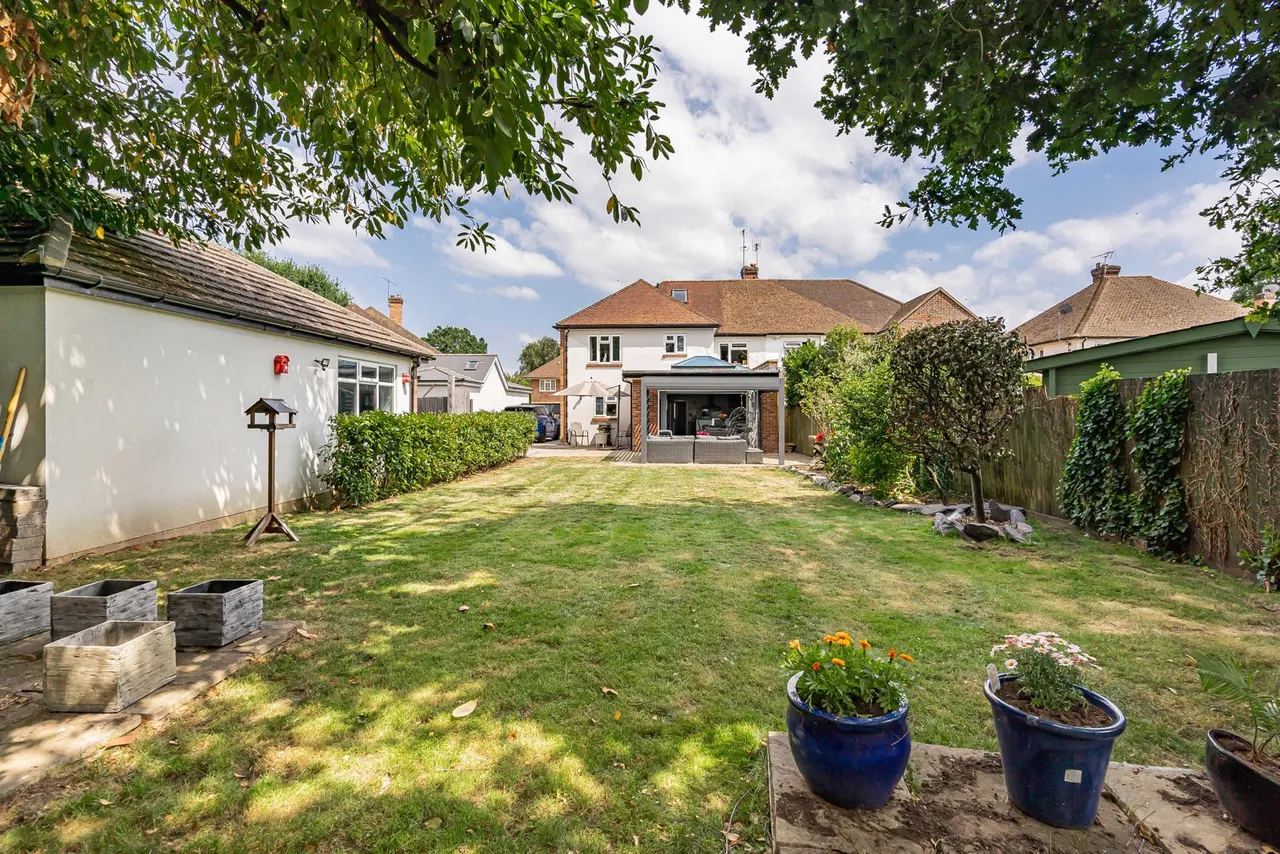 Birchfield Close, Addlestone, KT15, photo 2