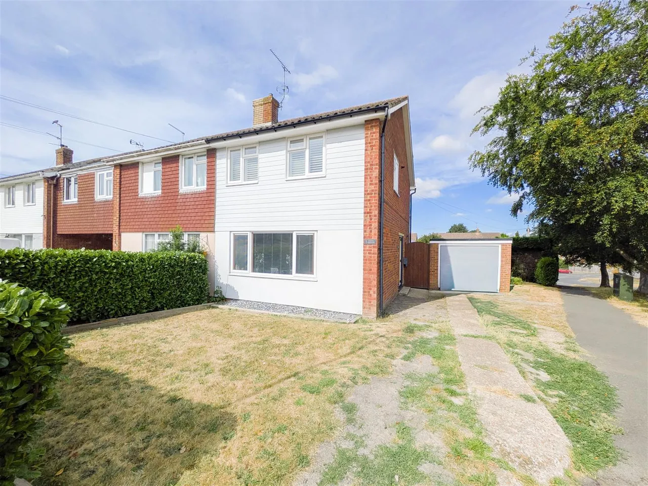 3 bed house for sale — Queens Approach, Uckfield, TN22 1RU