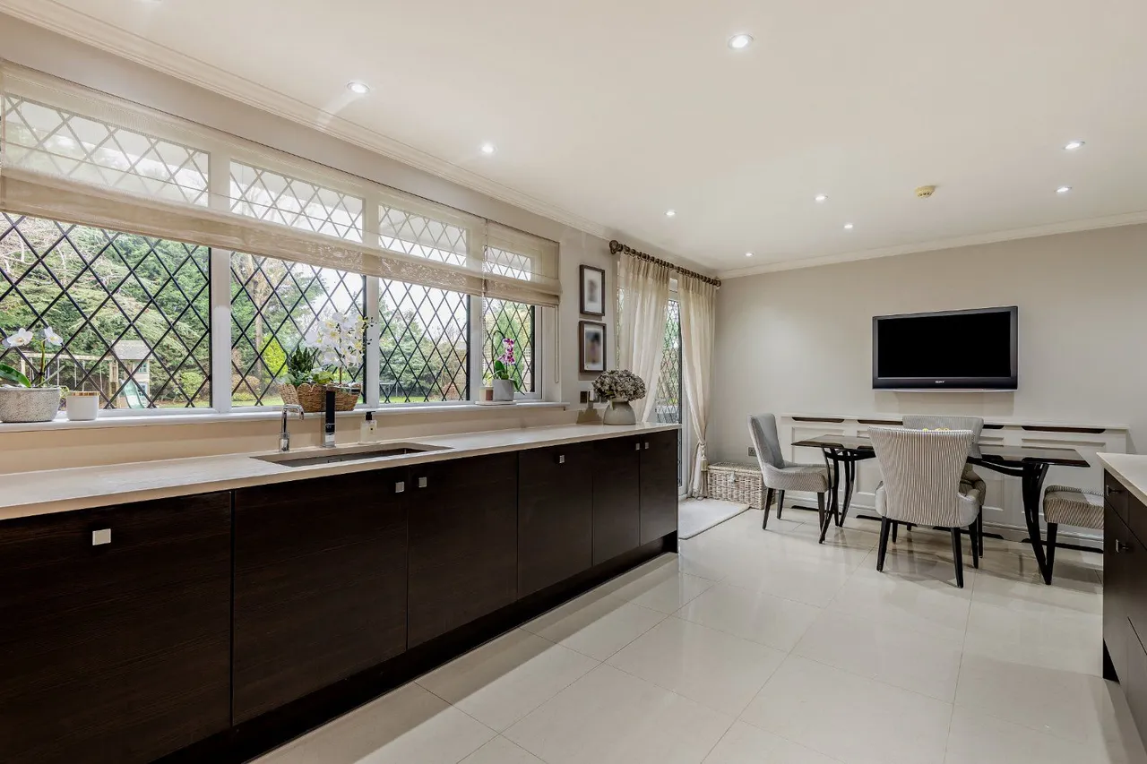 Meadow Way, Farnborough Park, BR6 8LW, photo 6