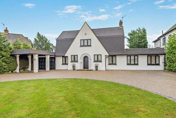 4 bed house for sale — Meadow Way, Farnborough Park, BR6 8LW