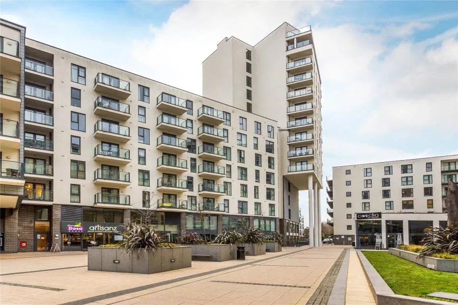 2 bed flat to rent, Cardinal Place, Woking, GU22