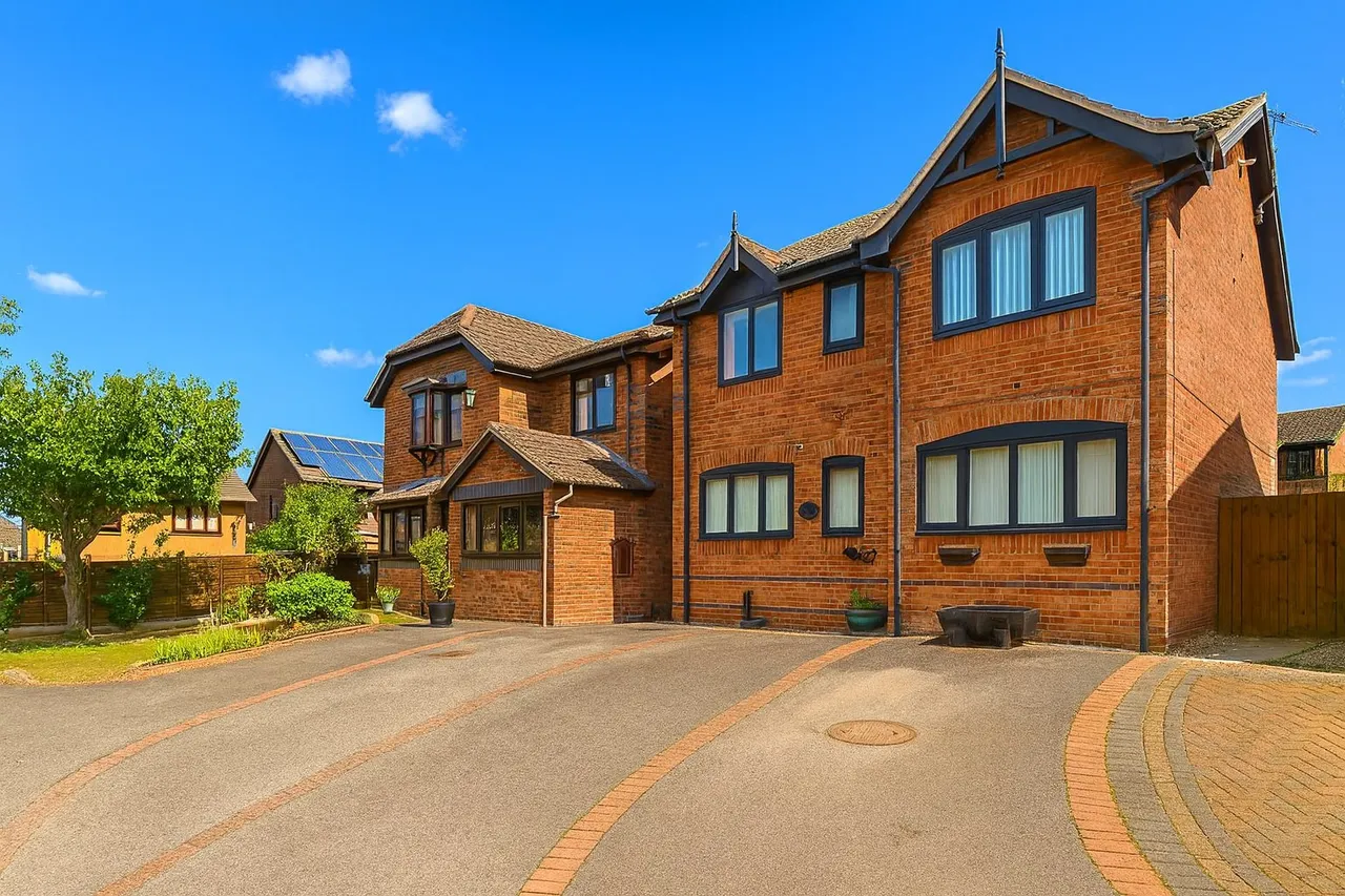 4 bed house for sale — Tansey Close, Bucknall, Stoke-on-Trent, ST2