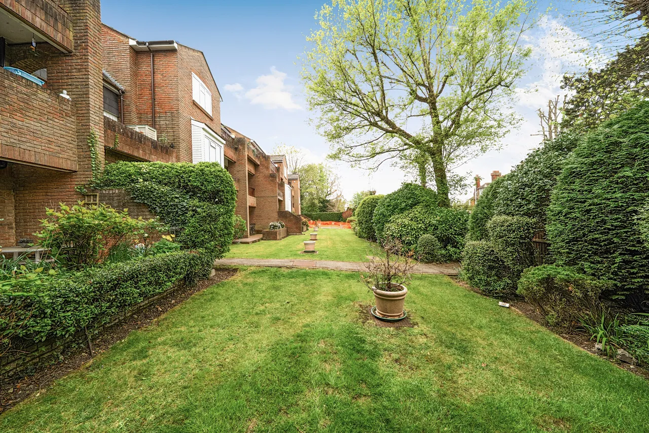 Falcon Close, Northwood, HA6, photo 10
