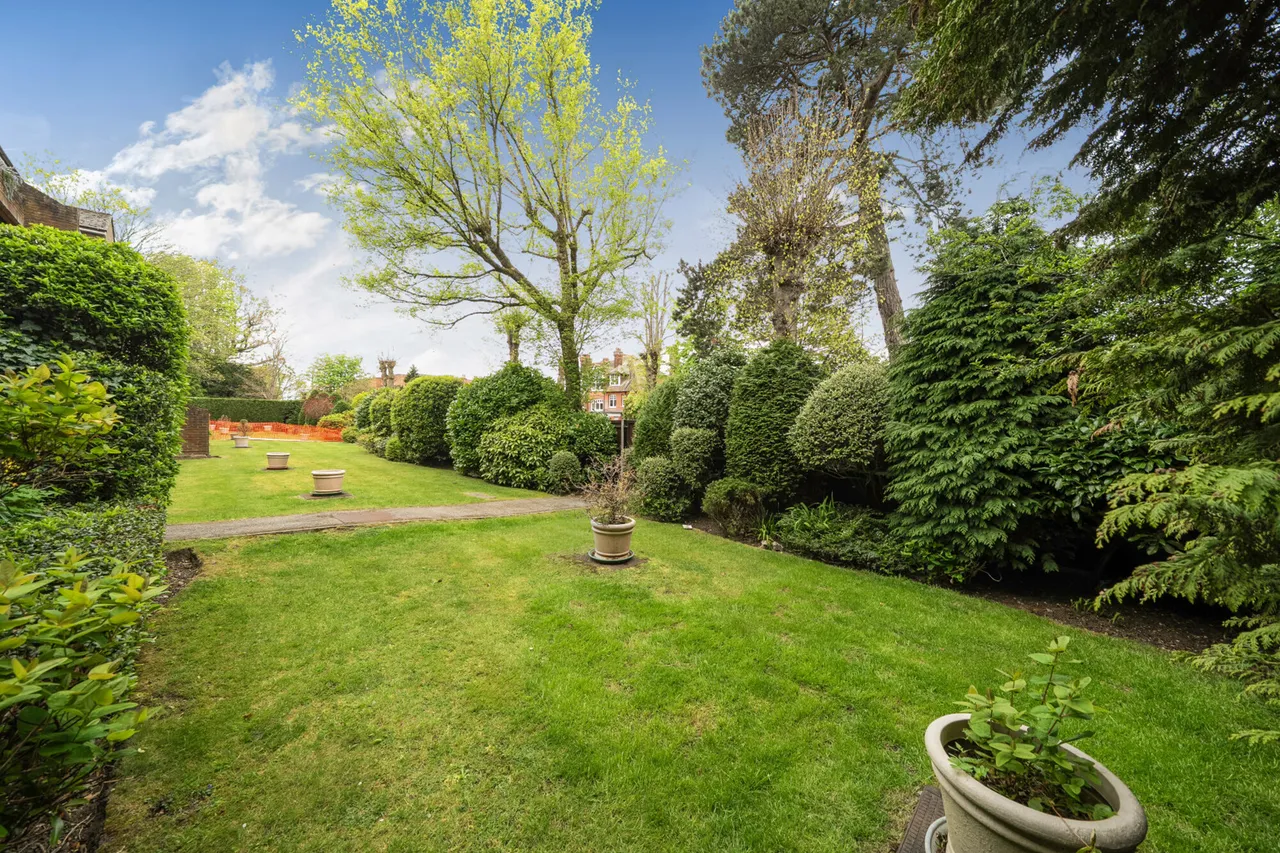 Falcon Close, Northwood, HA6, photo 19