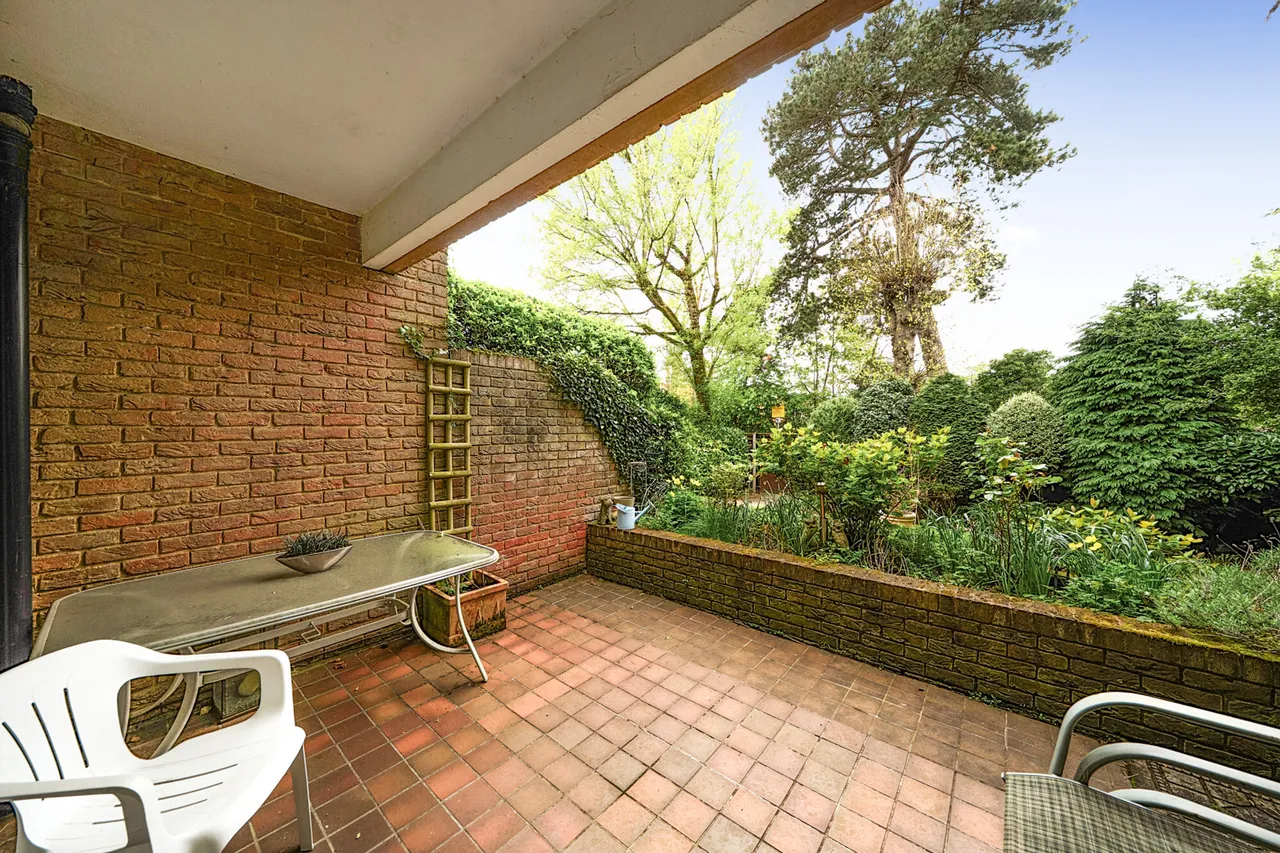 Falcon Close, Northwood, HA6, photo 9