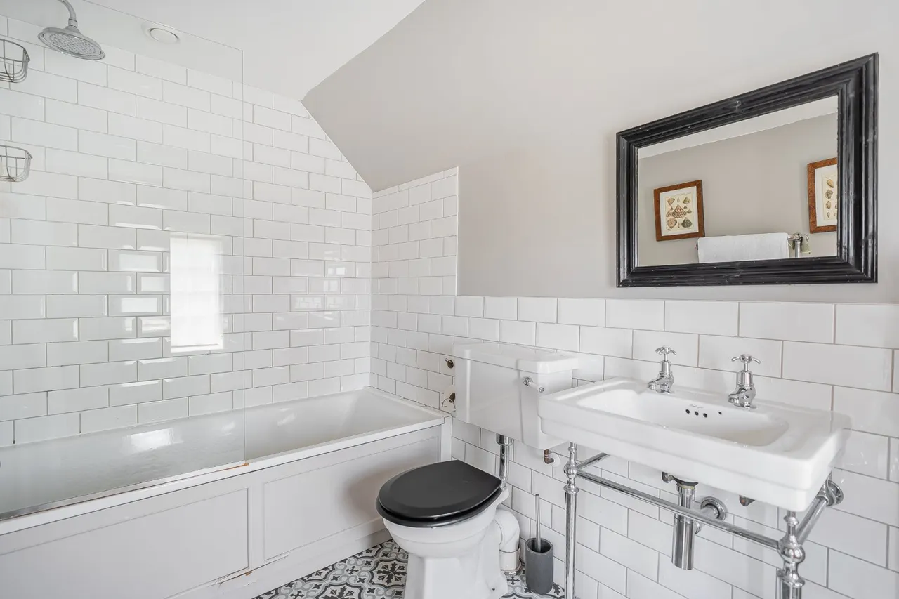 Priors Heath, Goudhurst, TN17, photo 15