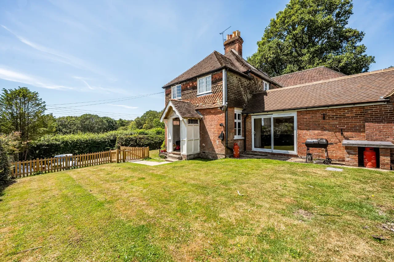 Priors Heath, Goudhurst, TN17, photo 20