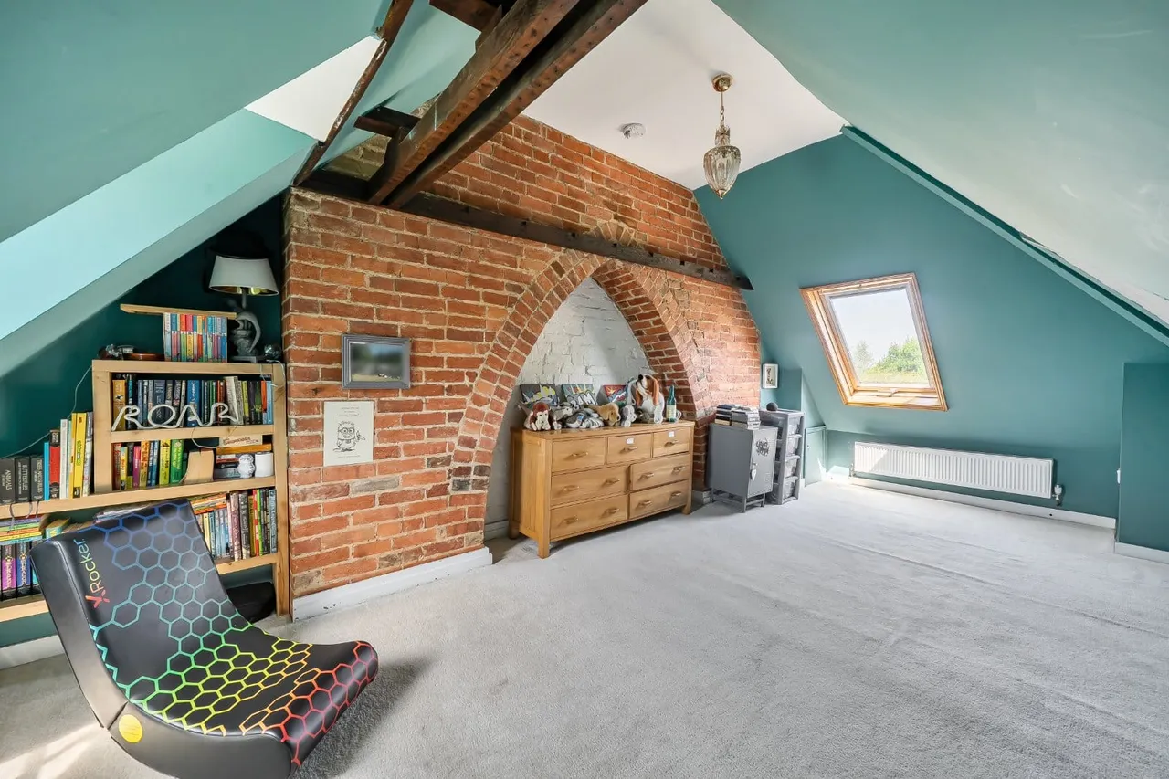 Priors Heath, Goudhurst, TN17, photo 13