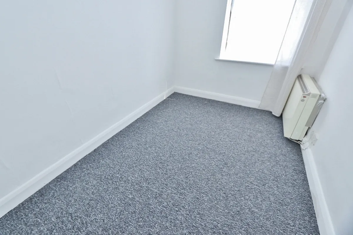 Collier Row Road, Romford, RM5 2BB, photo 2