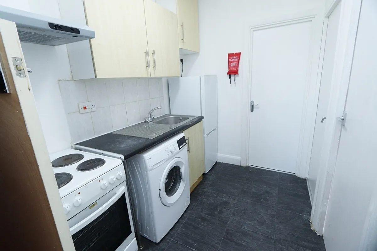 Collier Row Road, Romford, RM5 2BB, photo 5
