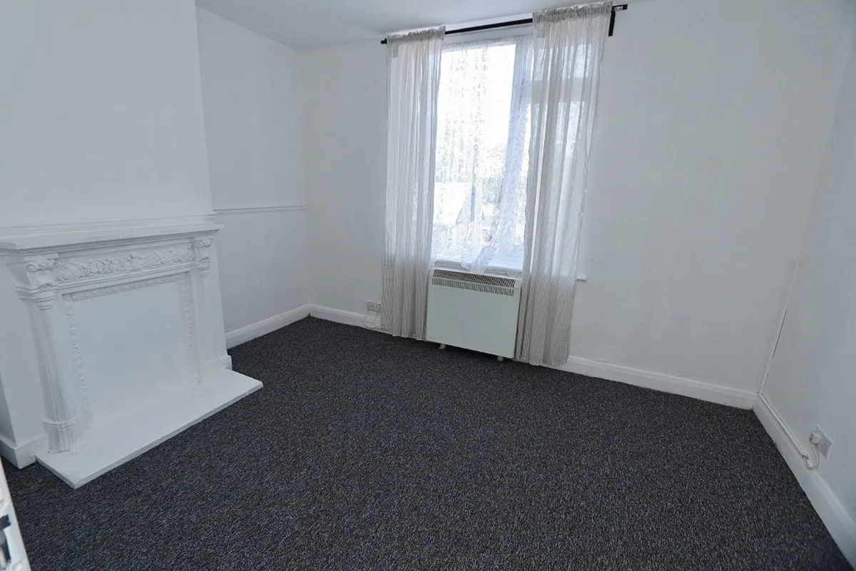 Collier Row Road, Romford, RM5 2BB, photo 7