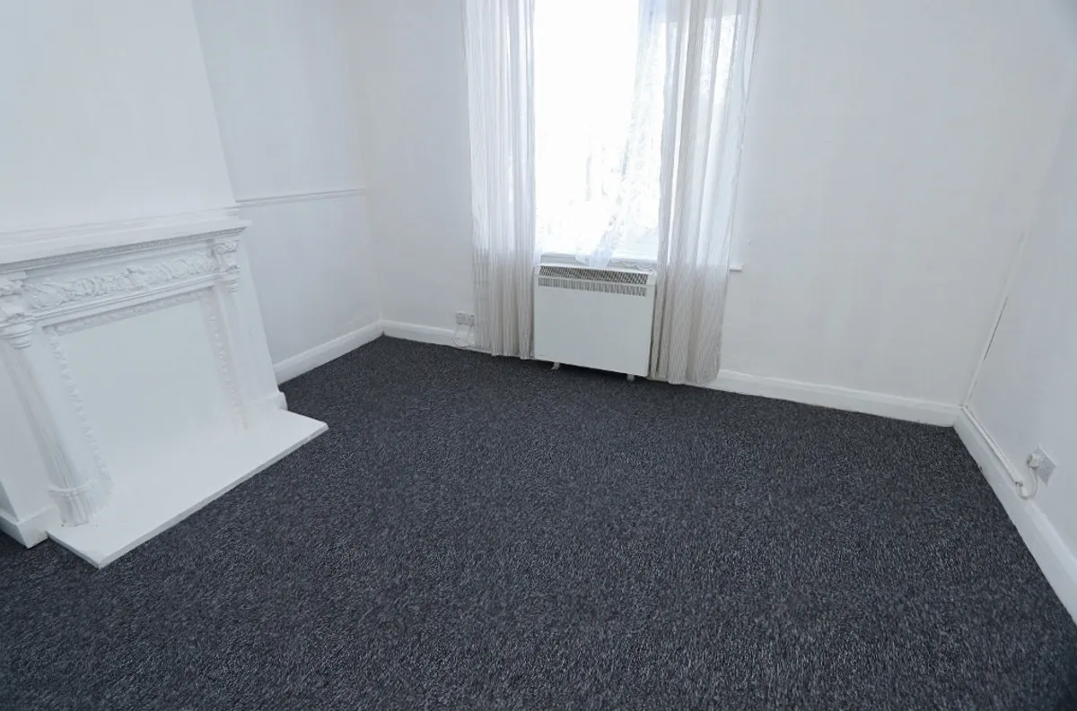 Collier Row Road, Romford, RM5 2BB, photo 6