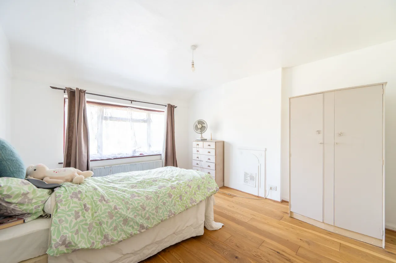 22 Ballards Road, London, photo 8