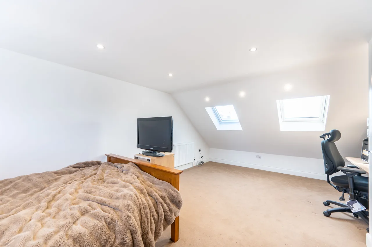 22 Ballards Road, London, photo 10
