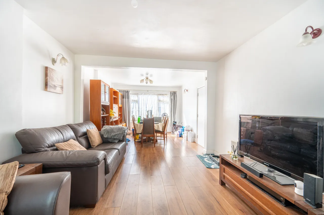 22 Ballards Road, London, photo 2