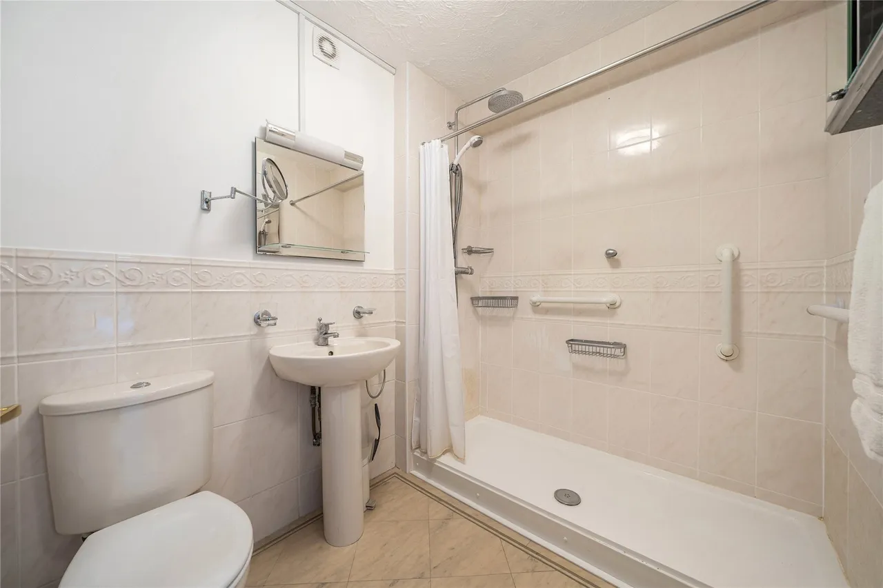 Overbury Avenue, Beckenham, BR3, photo 11