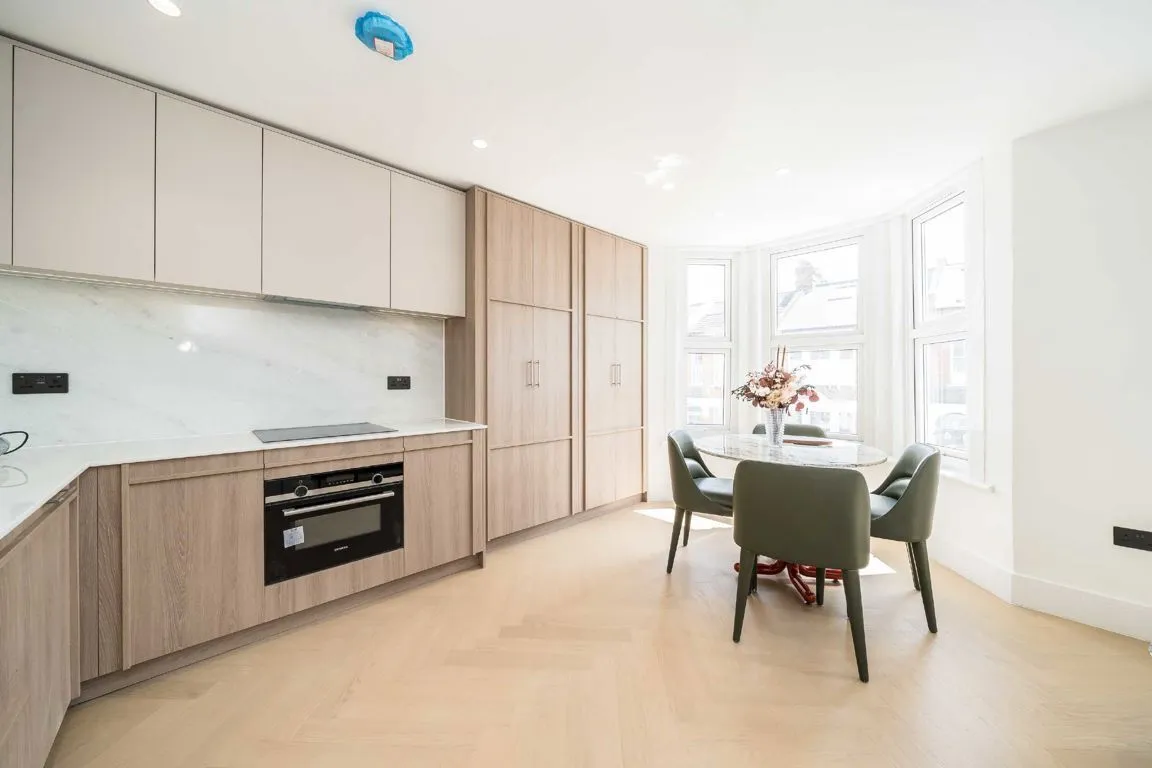 Gosberton Road, SW12, photo 2